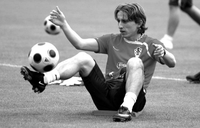 重庆两江新区十联屏打出多个宣传语，庆祝重庆铜梁龙冲超成功