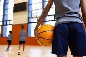 ＂胜不足喜：辽篮险胜的背后，藏着季后赛的隐忧